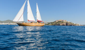 Luxury Sailing Gullet (2007) completo